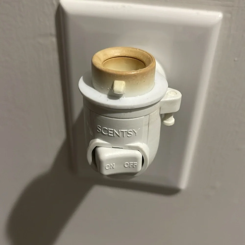 Scentsy retired primitive, barn, star wall, plug, nightlight